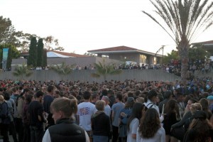 About 4,000 people gathered on the UCSB campus last May to remember the victims of the bloody massacre in Isla Vista. (Erika Martin / Business Times photo)